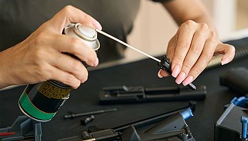 Поддръжка на оръжейната система – почистване и визуална инспекция 